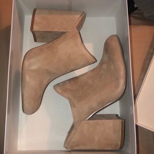 Steve Madden Mules in Camel Suede